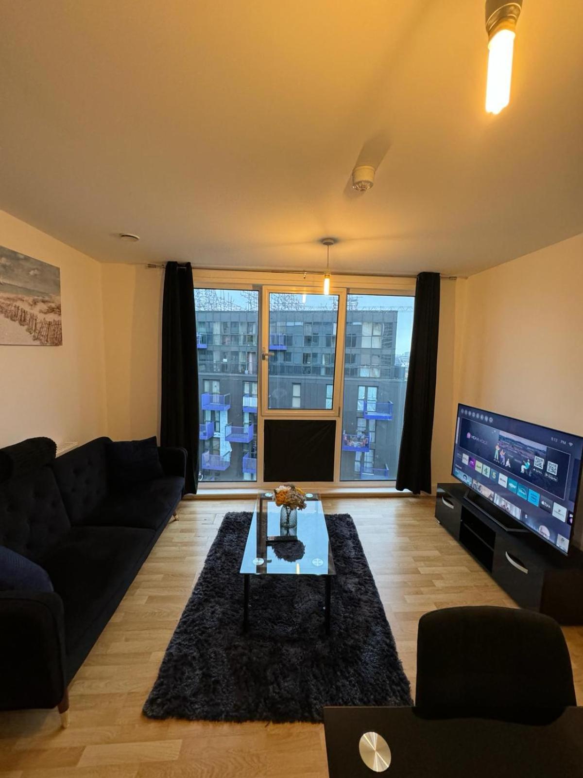 Spacious 2 Bedrooms Apartment In Stratford London Exterior photo