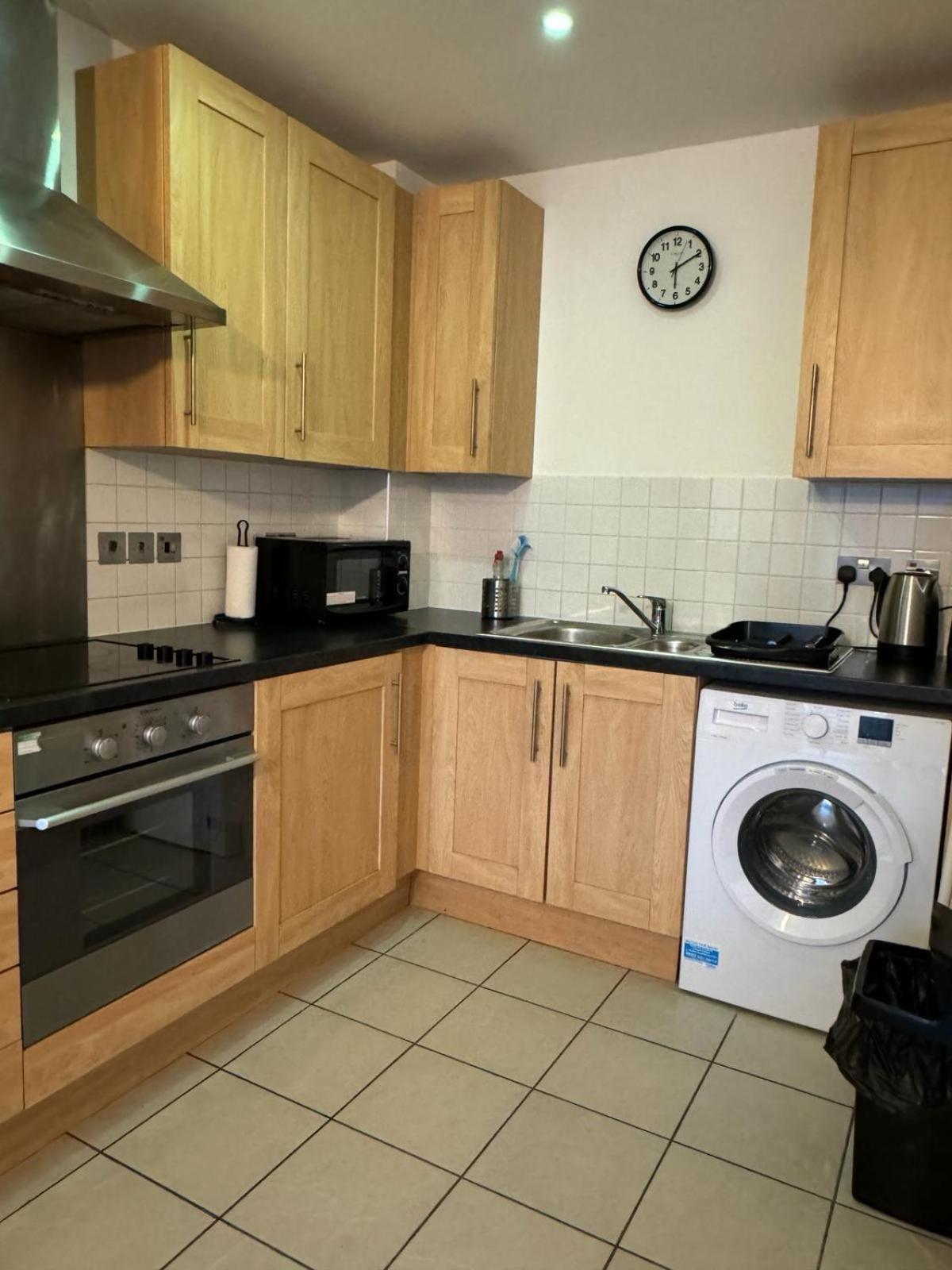 Spacious 2 Bedrooms Apartment In Stratford London Exterior photo