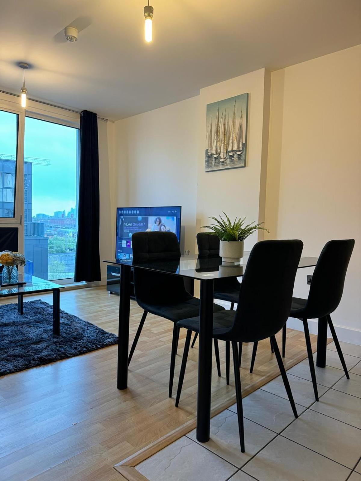 Spacious 2 Bedrooms Apartment In Stratford London Exterior photo